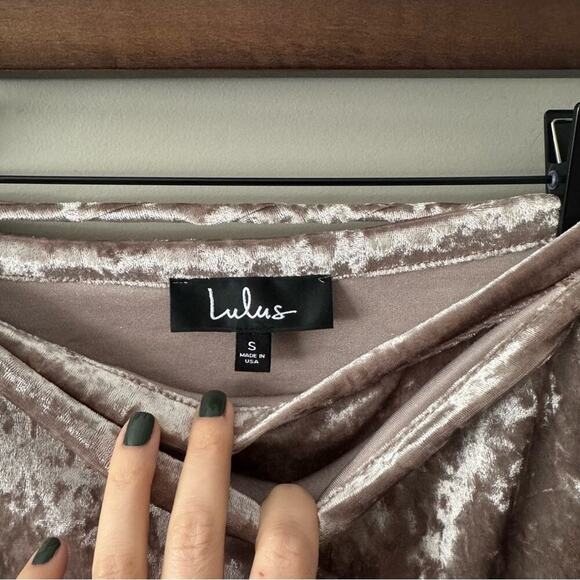 LULUS CRUSHED VELVET WRAP MINI SKIRT SIZE SMALL - Picture 4 of 6